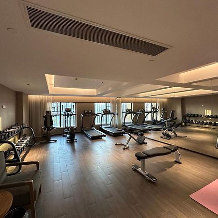Mehood Lestie International Hotel Nancun Wanbo Metro Station Branch - Free Shuttle Bus To Canton Fair Complex During Canton Fair Period & Free Breakfast & Free Afternoon Tea & Free Midnight Snack & Free Vpn Internet Access Exterior photo