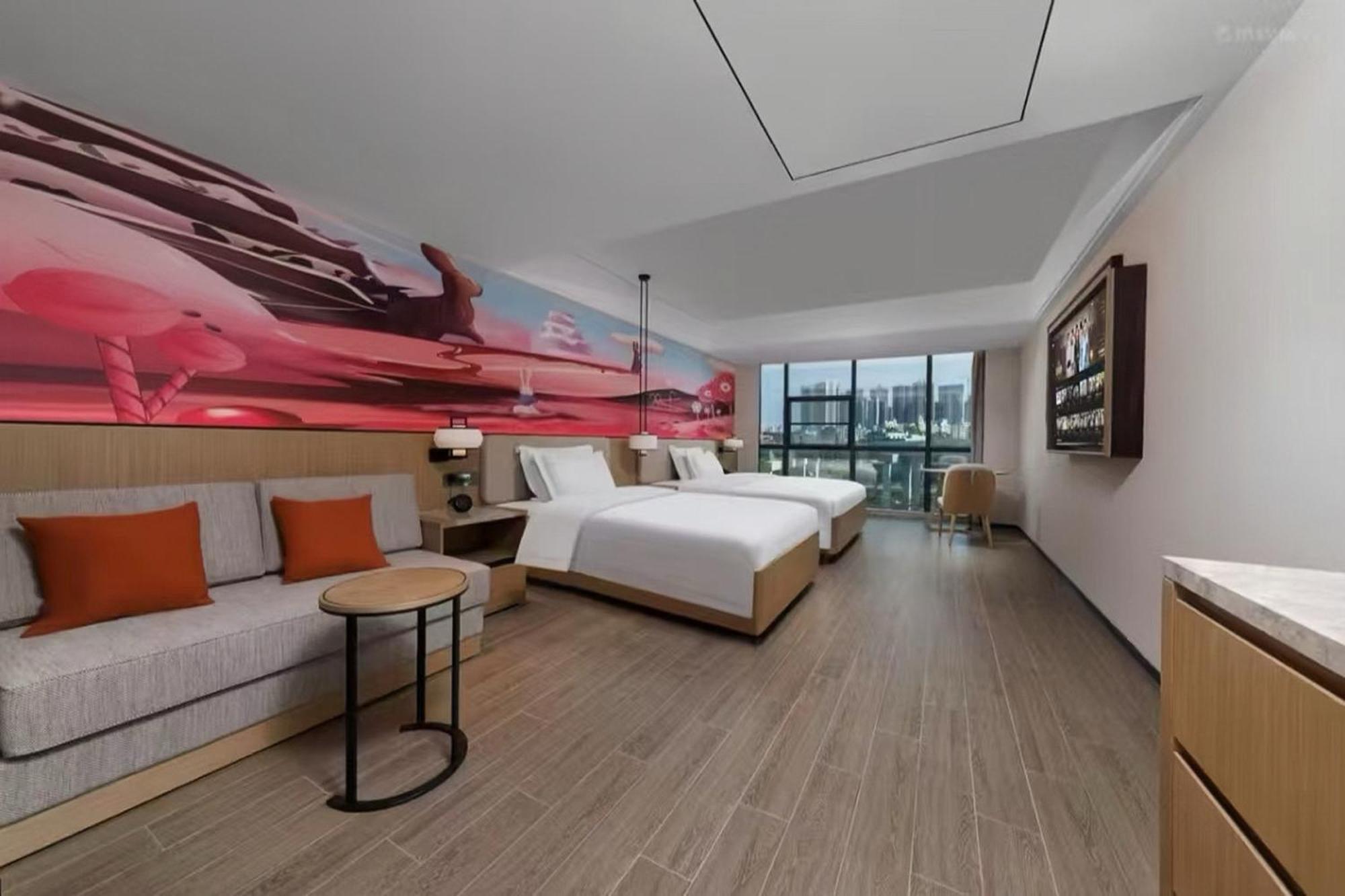 Mehood Lestie International Hotel Nancun Wanbo Metro Station Branch - Free Shuttle Bus To Canton Fair Complex During Canton Fair Period & Free Breakfast & Free Afternoon Tea & Free Midnight Snack & Free Vpn Internet Access Exterior photo