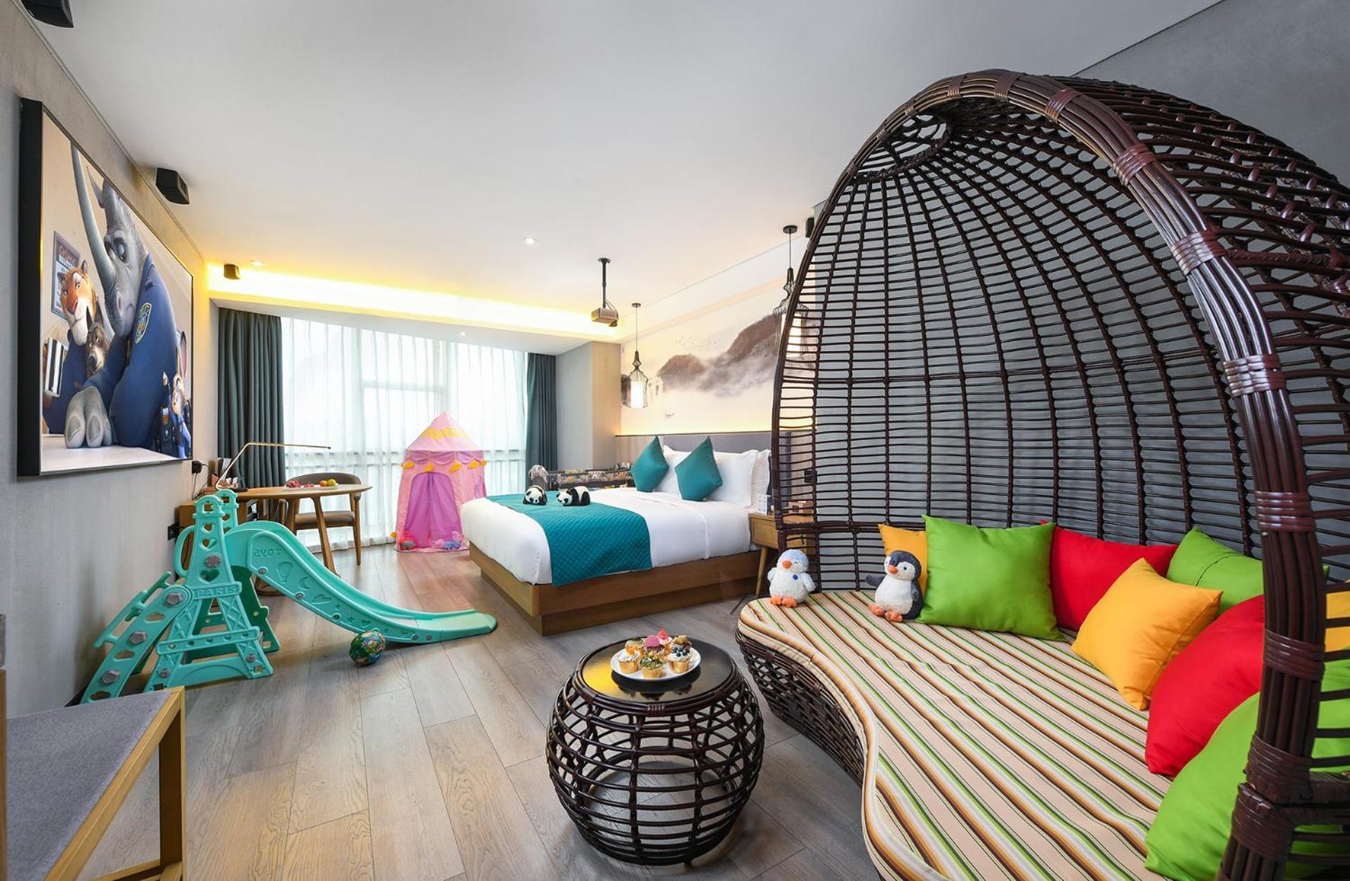 Mehood Lestie International Hotel Nancun Wanbo Metro Station Branch - Free Shuttle Bus To Canton Fair Complex During Canton Fair Period & Free Breakfast & Free Afternoon Tea & Free Midnight Snack & Free Vpn Internet Access Exterior photo