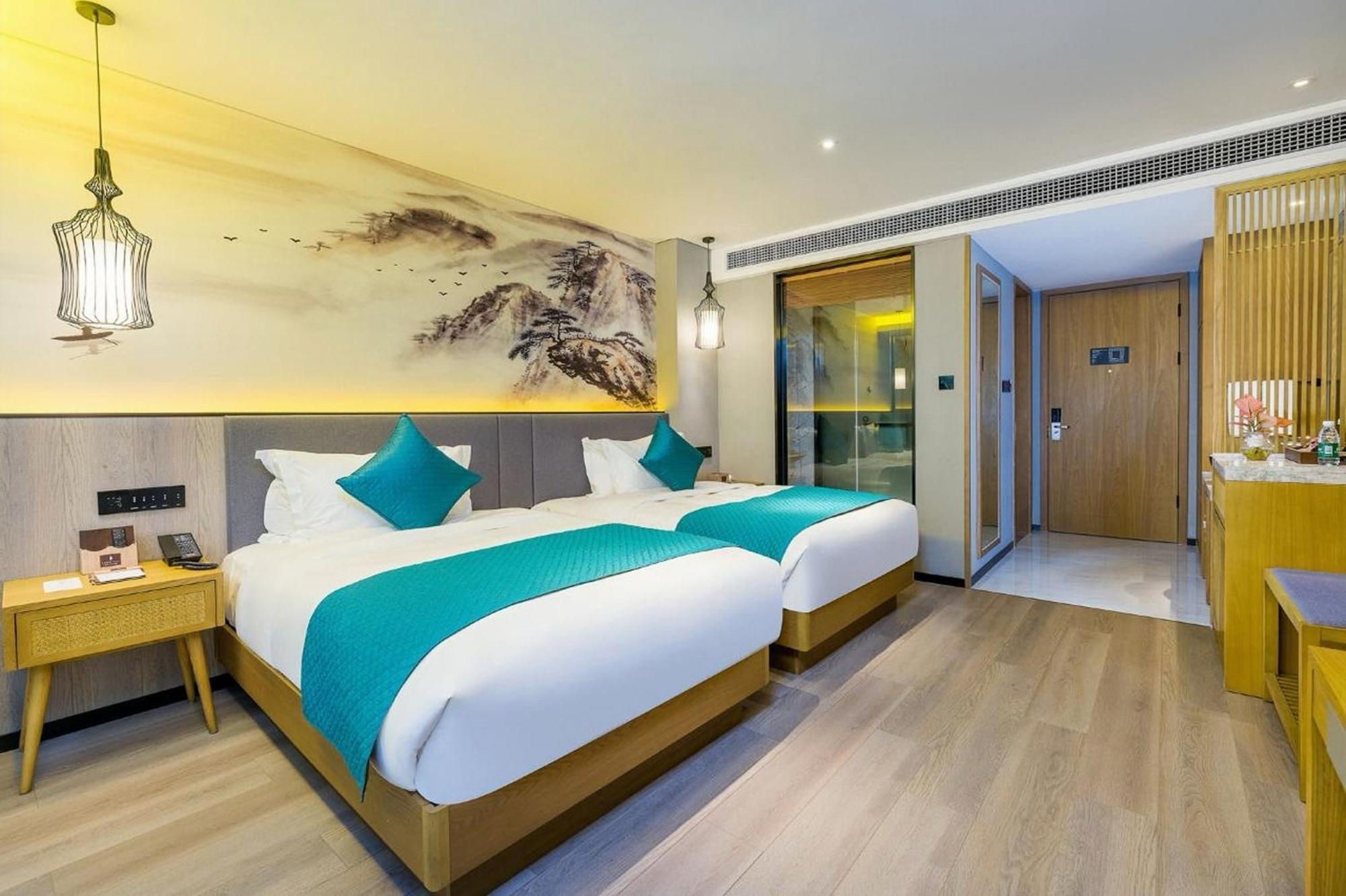 Mehood Lestie International Hotel Nancun Wanbo Metro Station Branch - Free Shuttle Bus To Canton Fair Complex During Canton Fair Period & Free Breakfast & Free Afternoon Tea & Free Midnight Snack & Free Vpn Internet Access Exterior photo