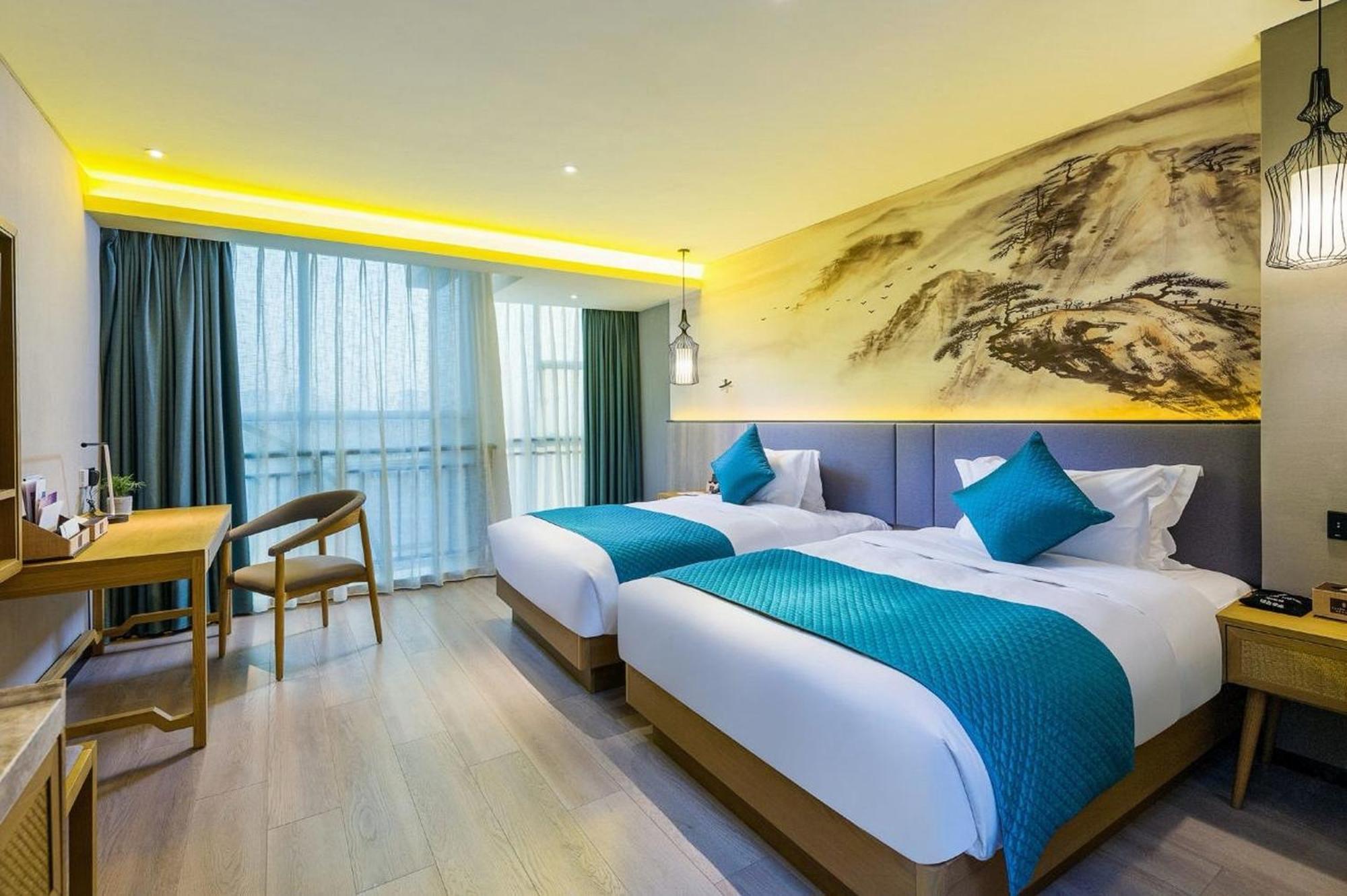 Mehood Lestie International Hotel Nancun Wanbo Metro Station Branch - Free Shuttle Bus To Canton Fair Complex During Canton Fair Period & Free Breakfast & Free Afternoon Tea & Free Midnight Snack & Free Vpn Internet Access Exterior photo