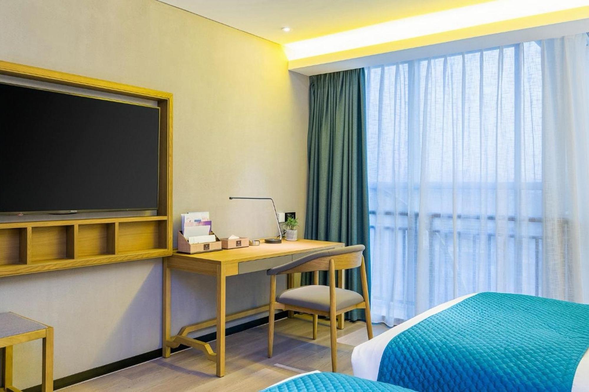 Mehood Lestie International Hotel Nancun Wanbo Metro Station Branch - Free Shuttle Bus To Canton Fair Complex During Canton Fair Period & Free Breakfast & Free Afternoon Tea & Free Midnight Snack & Free Vpn Internet Access Exterior photo