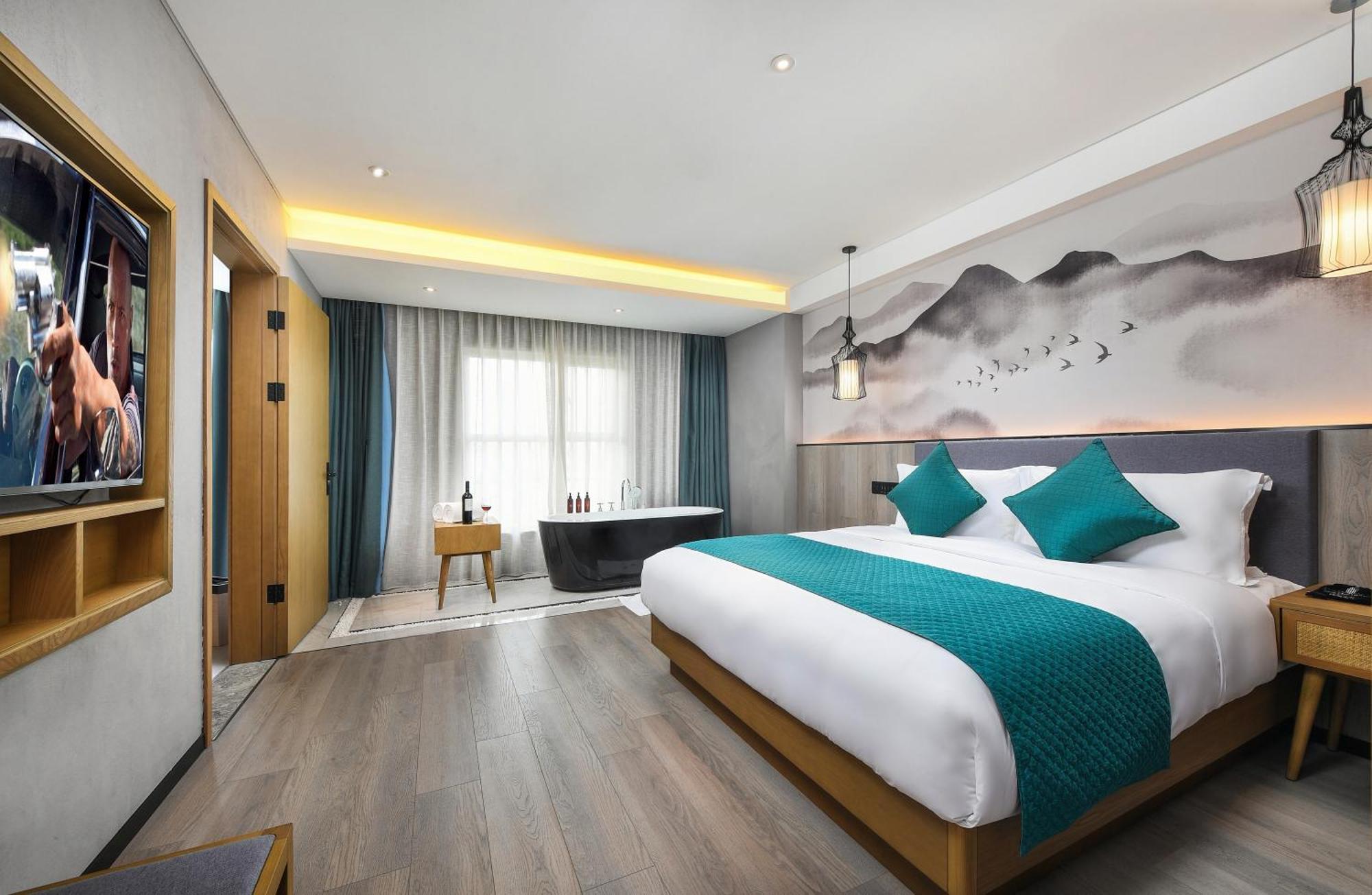 Mehood Lestie International Hotel Nancun Wanbo Metro Station Branch - Free Shuttle Bus To Canton Fair Complex During Canton Fair Period & Free Breakfast & Free Afternoon Tea & Free Midnight Snack & Free Vpn Internet Access Exterior photo