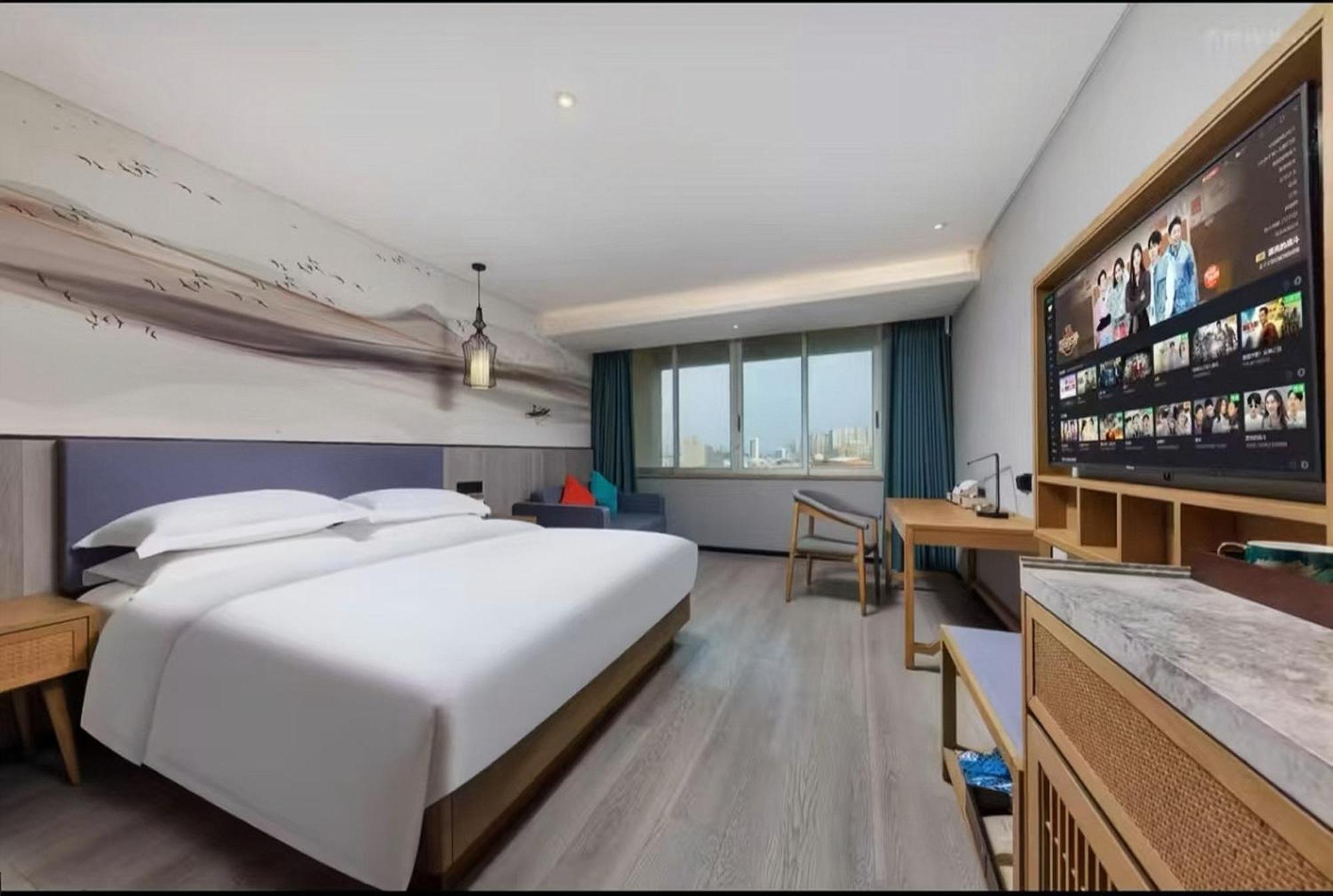 Mehood Lestie International Hotel Nancun Wanbo Metro Station Branch - Free Shuttle Bus To Canton Fair Complex During Canton Fair Period & Free Breakfast & Free Afternoon Tea & Free Midnight Snack & Free Vpn Internet Access Exterior photo