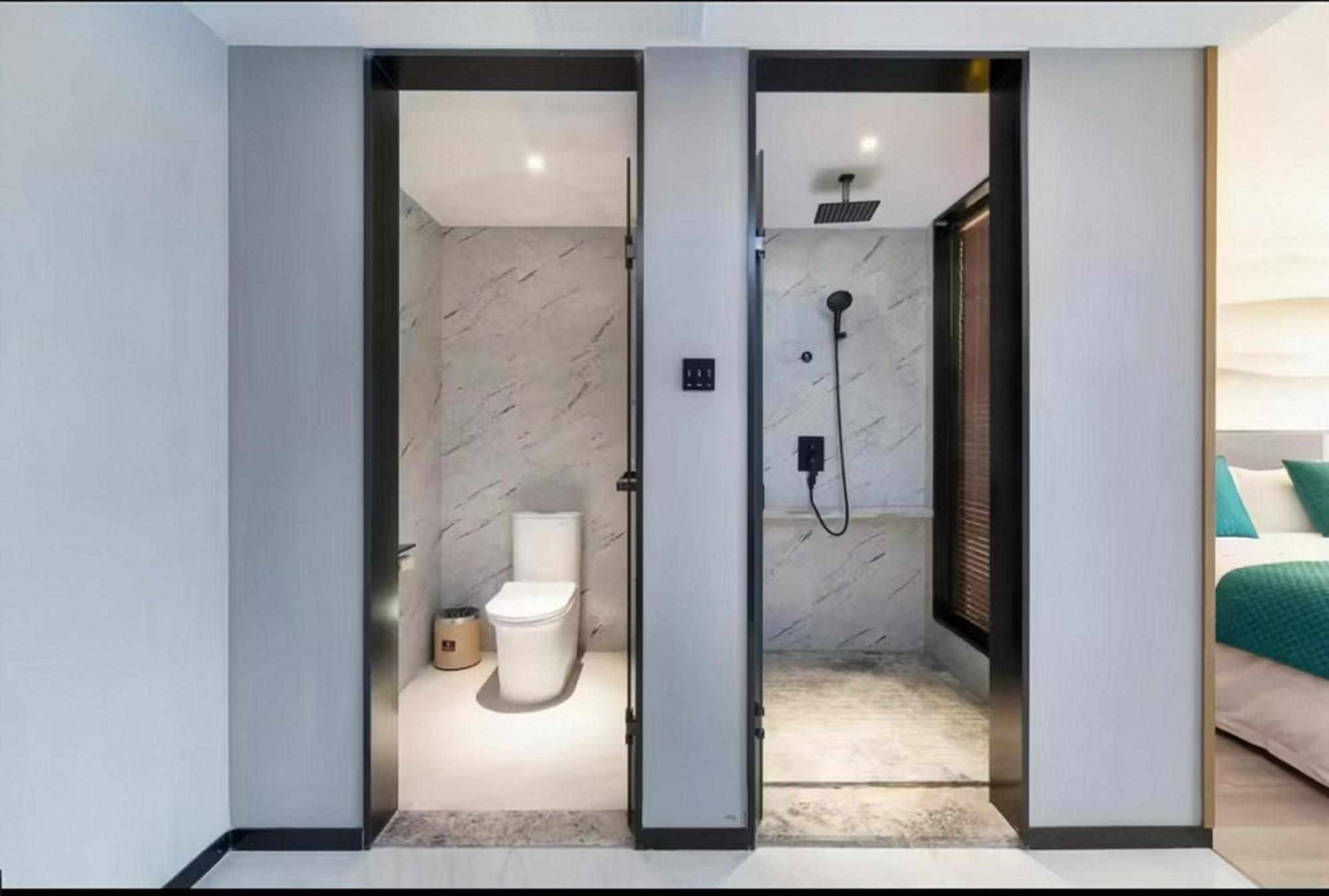 Mehood Lestie International Hotel Nancun Wanbo Metro Station Branch - Free Shuttle Bus To Canton Fair Complex During Canton Fair Period & Free Breakfast & Free Afternoon Tea & Free Midnight Snack & Free Vpn Internet Access Exterior photo