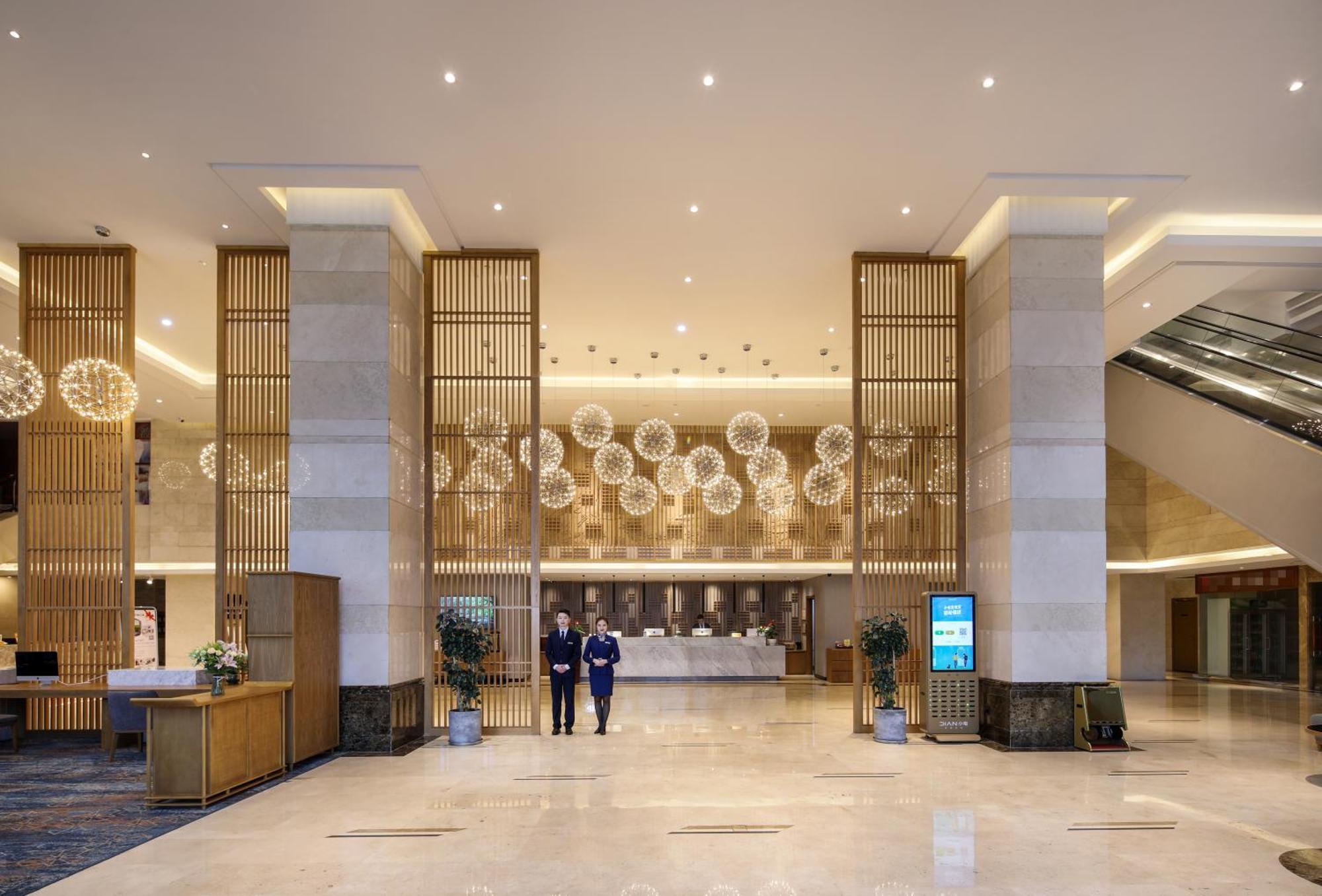 Mehood Lestie International Hotel Nancun Wanbo Metro Station Branch - Free Shuttle Bus To Canton Fair Complex During Canton Fair Period & Free Breakfast & Free Afternoon Tea & Free Midnight Snack & Free Vpn Internet Access Exterior photo