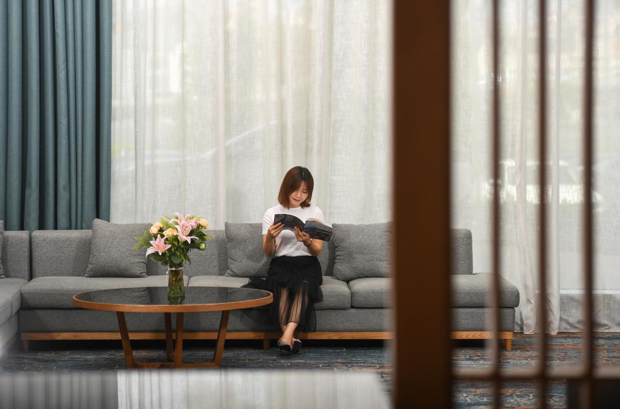 Mehood Lestie International Hotel Nancun Wanbo Metro Station Branch - Free Shuttle Bus To Canton Fair Complex During Canton Fair Period & Free Breakfast & Free Afternoon Tea & Free Midnight Snack & Free Vpn Internet Access Exterior photo